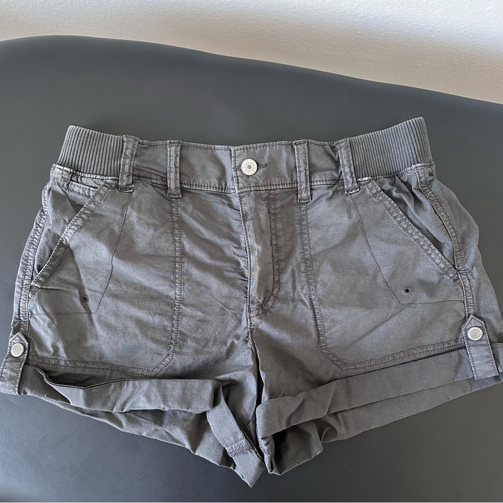 AE SNAPPY STRETCH 4” PERFECT CARGO SHORT - SIZE 4